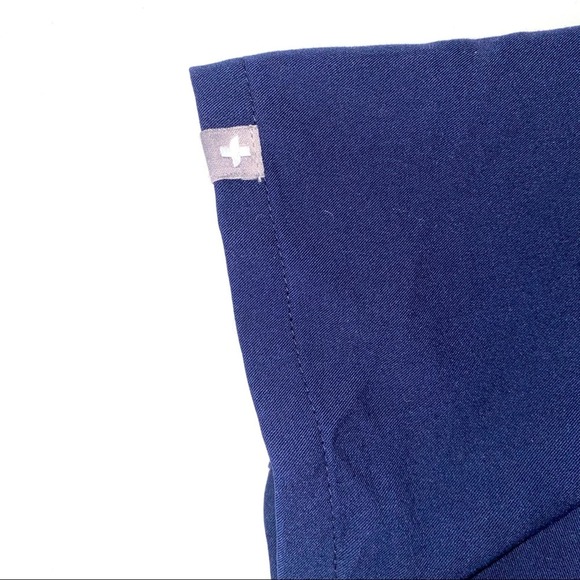 FIGS Casma Navy V-Neck Short Sleeve Scrub Top XS - Picture 6 of 8